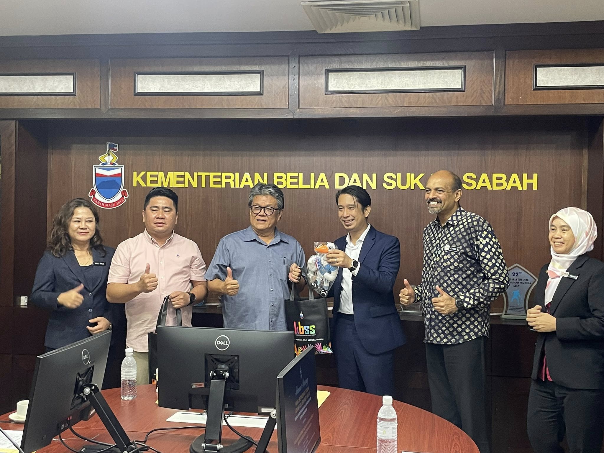 KUNJUNG HORMAT YB ADAM ADLI KEPADA MENTERI BELIA DAN SUKAN SABAH